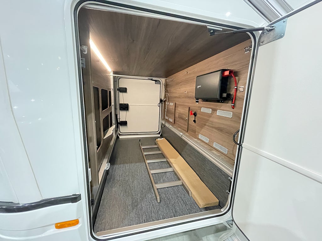 Kabe TMRI 830 LGB Imperial /Drag/Cinderella/Bakhjulsdriven 190hk - Kabe