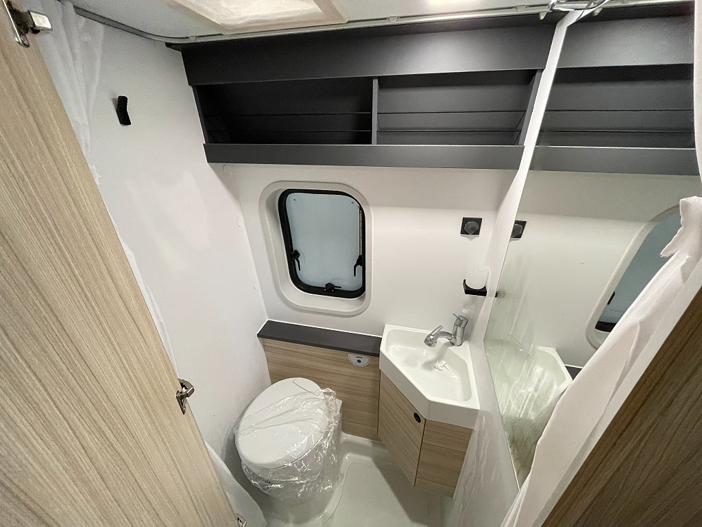 Sun Living V 65 GX / Dieselvärme / Höj & Sänkbarsäng / Automat / B-körkort/ - Sun Living