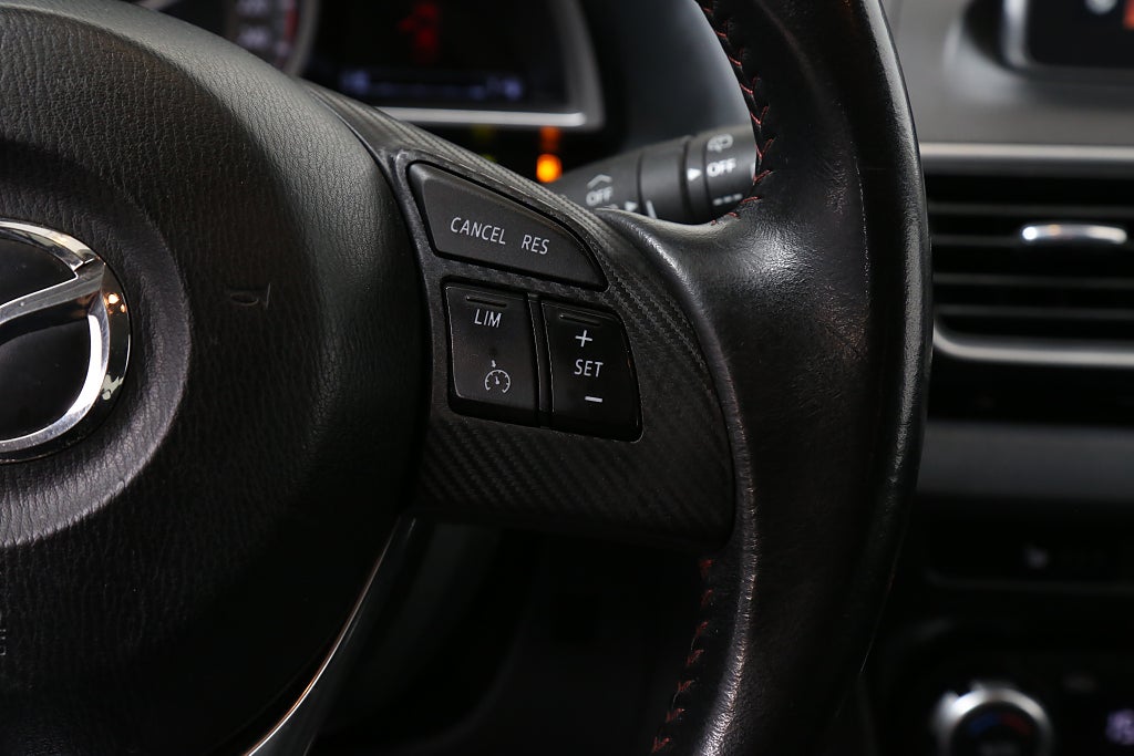 Mazda 3 2,0 SKYACTIV-G 120hk Aut 5D Navi P-sensorer 2013