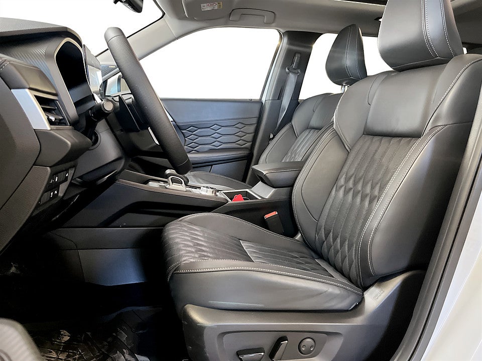 Bild på Mitsubishi Outlander Instyle PHEV 306k Aut 4WD PANO SKINNKLÄDSEL