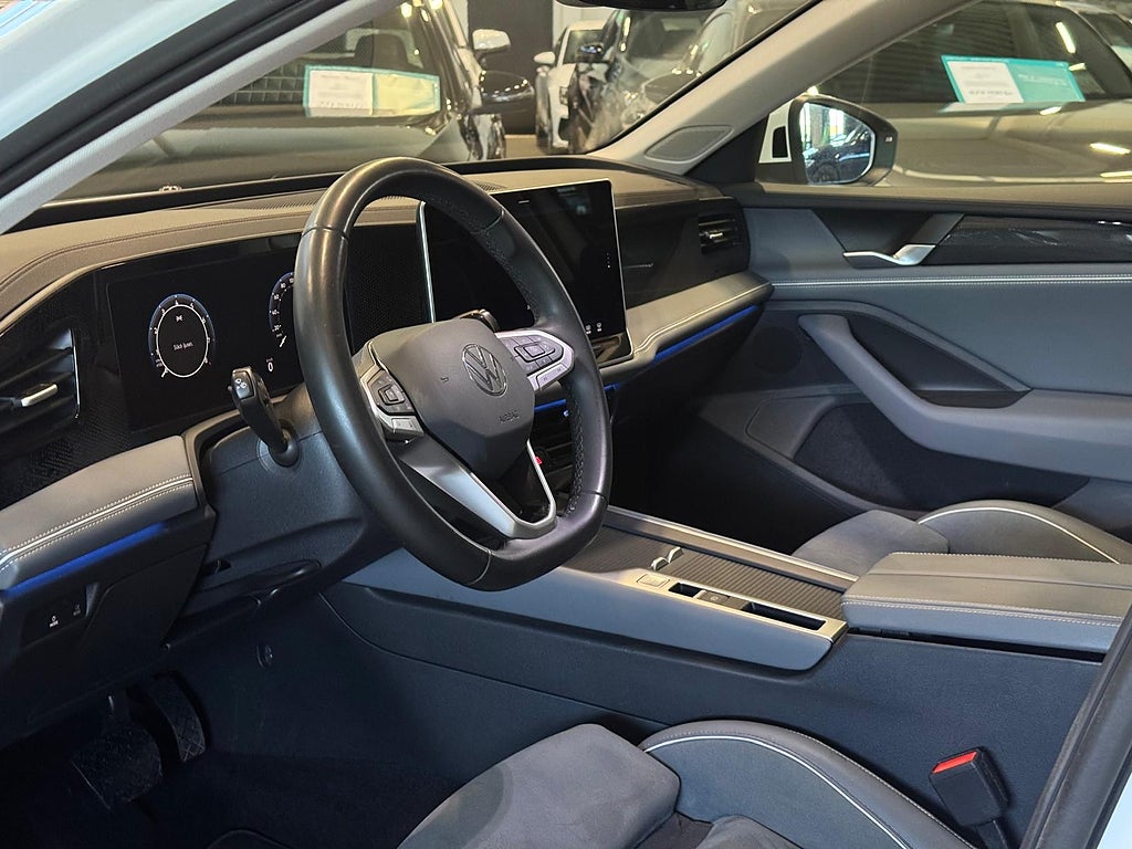 Volkswagen Passat Sportscombi 1.5 eTSI *3,99%* Business Moms Värmare Drag