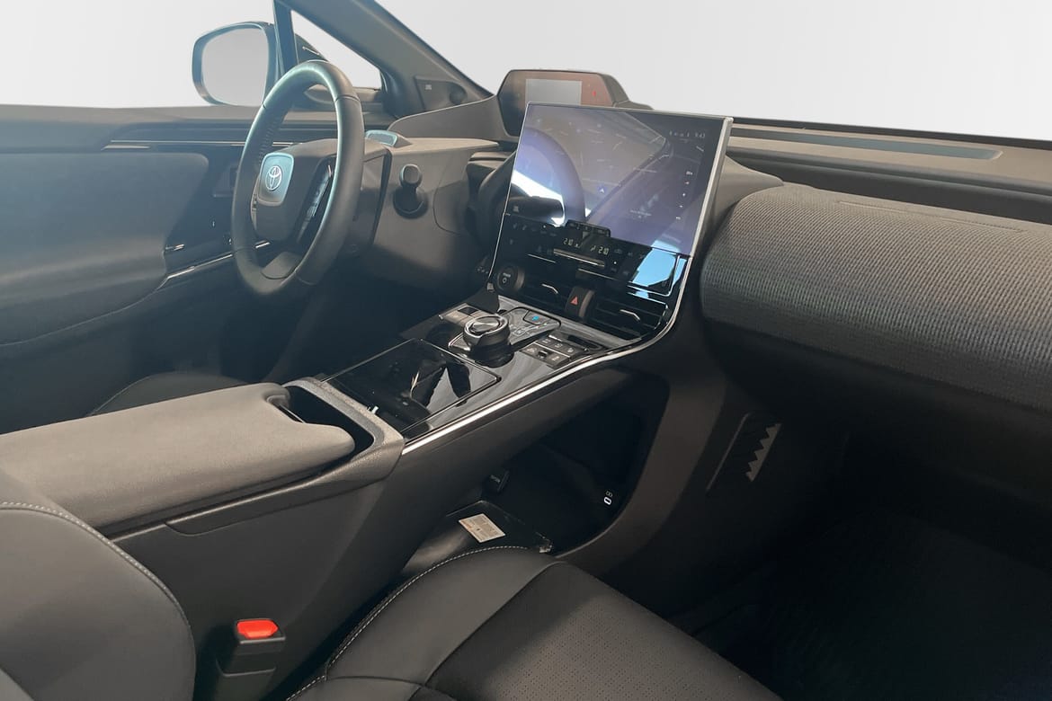 Toyota bZ4X Executive AWD 2023, photo 6/34