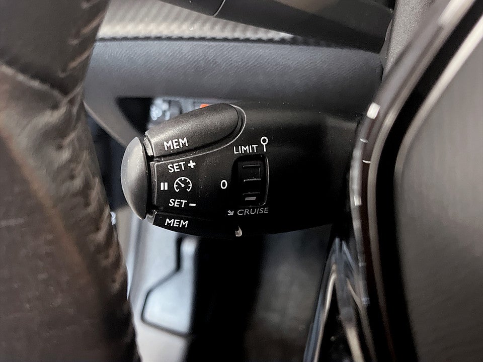 Bild på Peugeot 208 Allure Pack 1.2 PT 100hk B-KAMERA 