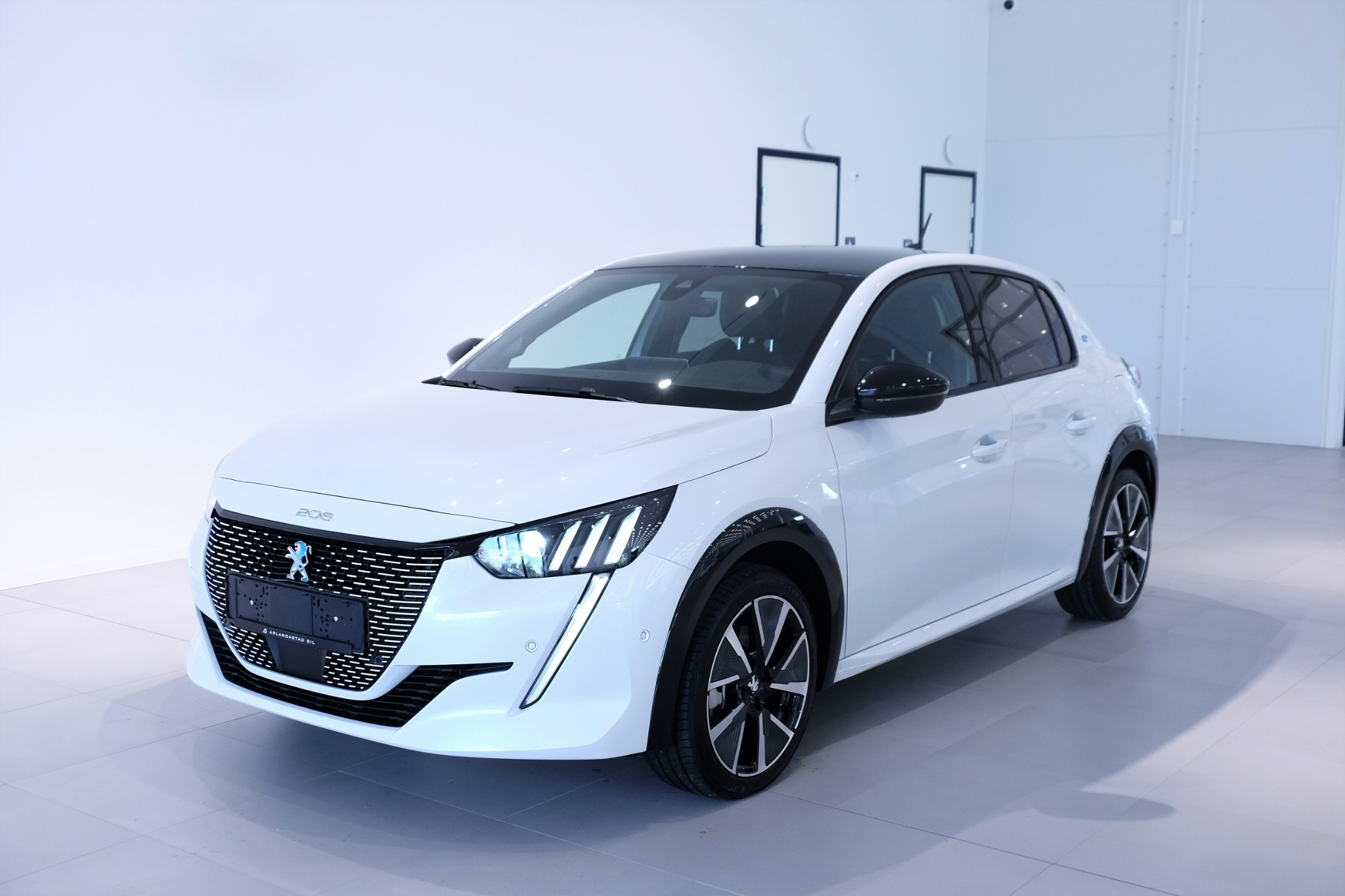 Peugeot e-208 GT Electric 2023, photo 2/58