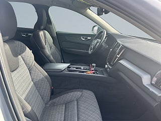 Volvo XC60 T6 Plug-In AWD MOMS BKamera Pano Navi Värmare S&V-däck – bild 10