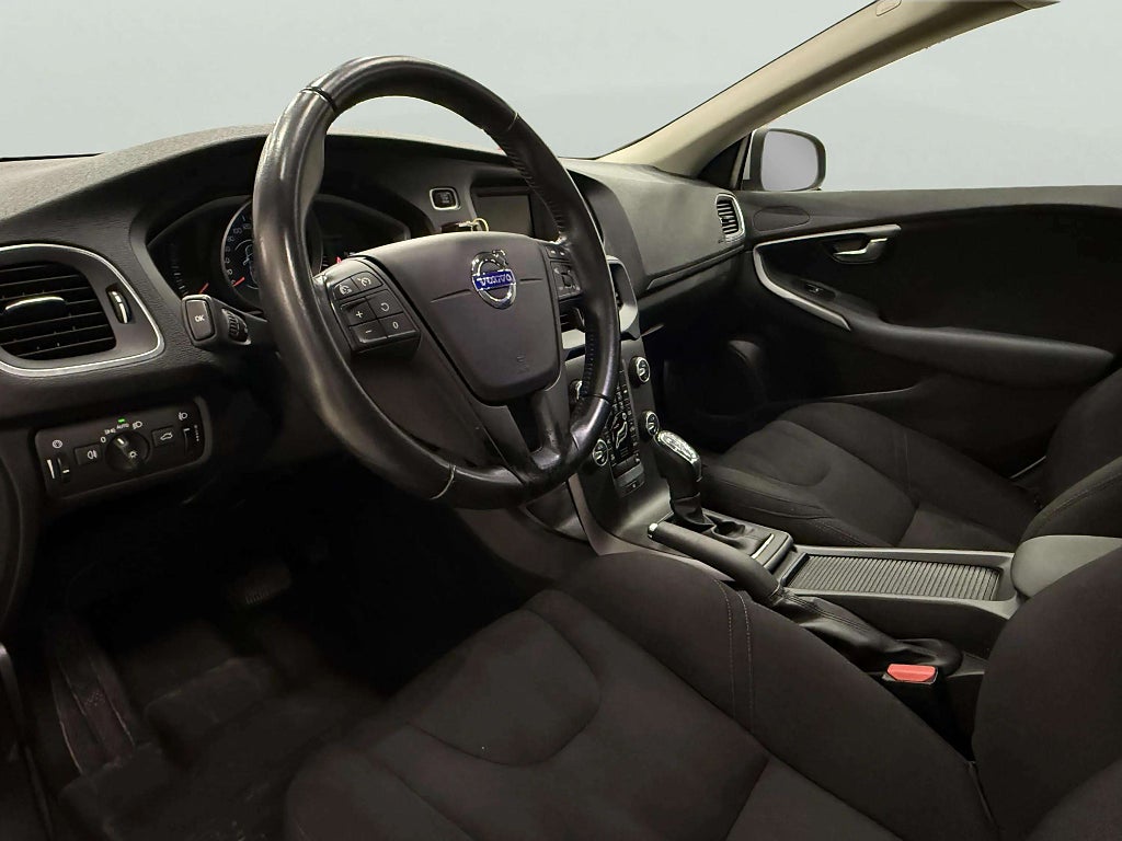 Volvo V40 D2 Geartronic Kinetic/Ny Kamrem 11600 mil 2 Ägare - miniatyr 11