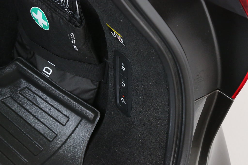 Volvo V90 T4 190hk Momentum SE Aut Head-up Kamera VOC Drag 2019