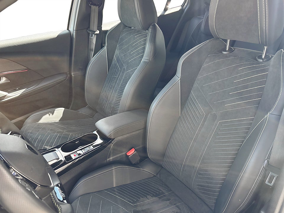 Bild på Peugeot 2008 GT 1.2 PT 130hk Aut B-KAMERA CARPLAY ELSTOL