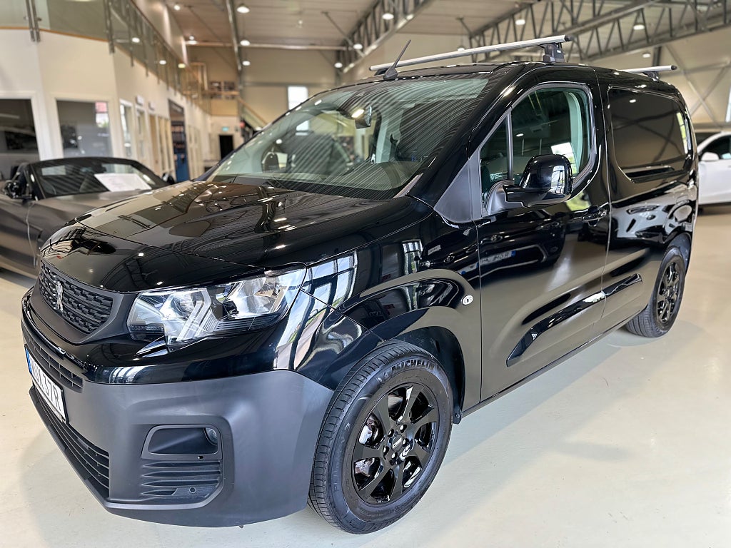 Peugeot e-Partner L1 / Drag / Inredning + dubbelgolv / Lastbågar 