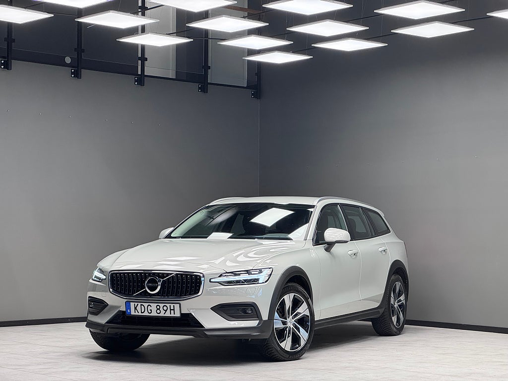 Volvo V60 Cross Country D4 AWD Momentum / Dragkrok / Carplay 
