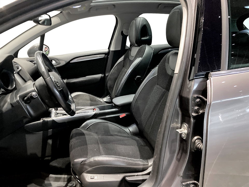 Bild på Citroën C4 Shine 1.6 BHDi 120hk Aut DRAG P-SENSORER