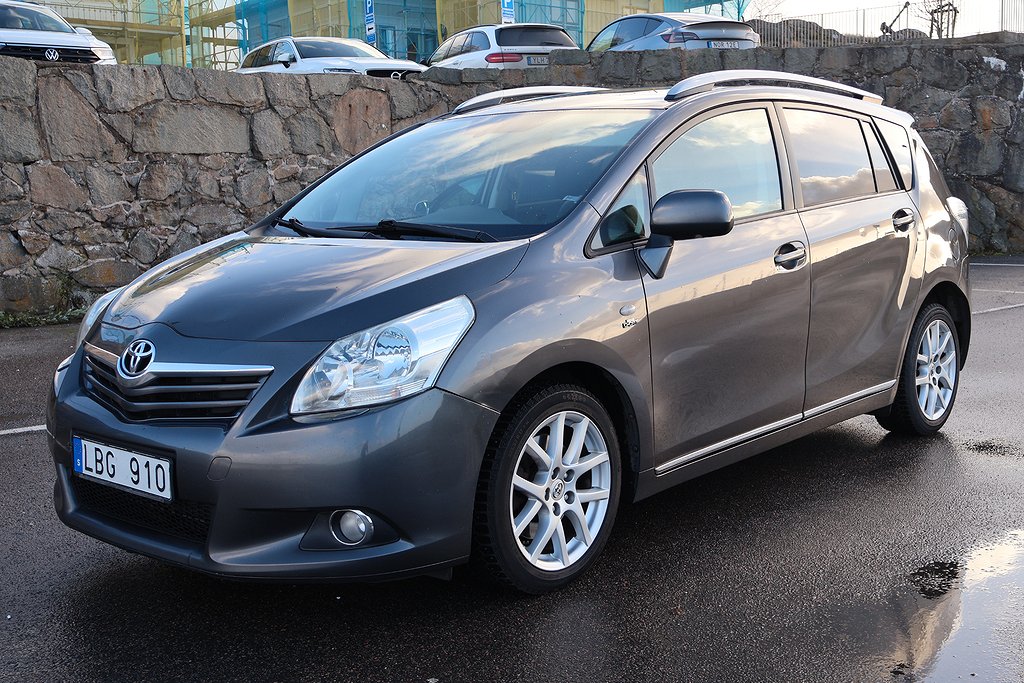 Toyota Verso 2.2 D-4D 150hk Euro5 Automat 7-sits Nybesiktigad