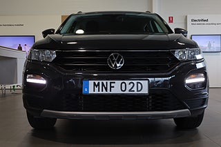 SUV Volkswagen T-Roc 8 av 28