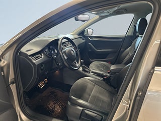 Skoda Octavia Scout 2.0 TDI 4x4 Premium Drag CANTON Kamera Mvärm Navi S&V