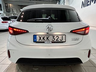 MG 3 Hybrid+ Luxury Metallic 360° GPS Pvärm S/V-hjul MOMS