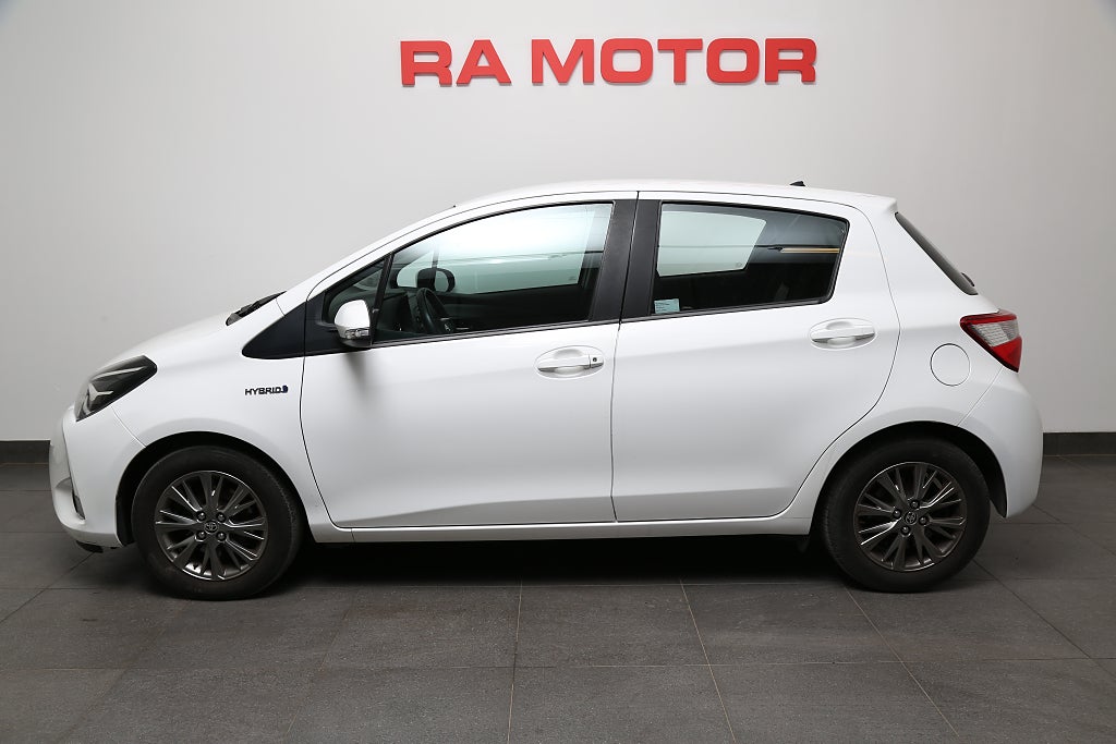 Toyota Yaris Hybrid e-CVT Active Kamera Farthållare Bluetooth 2020
