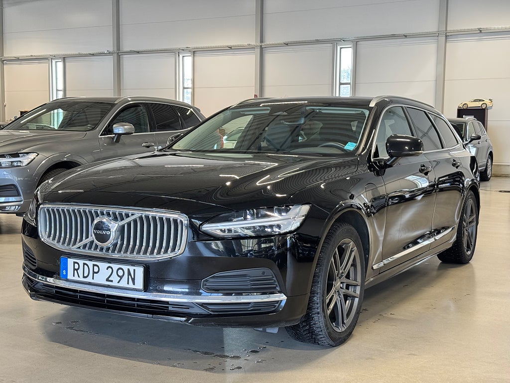 Volvo V90 Recharge T6 AWD 350 AUT DRAG MOMS VÄRMARE S&V HJUL 