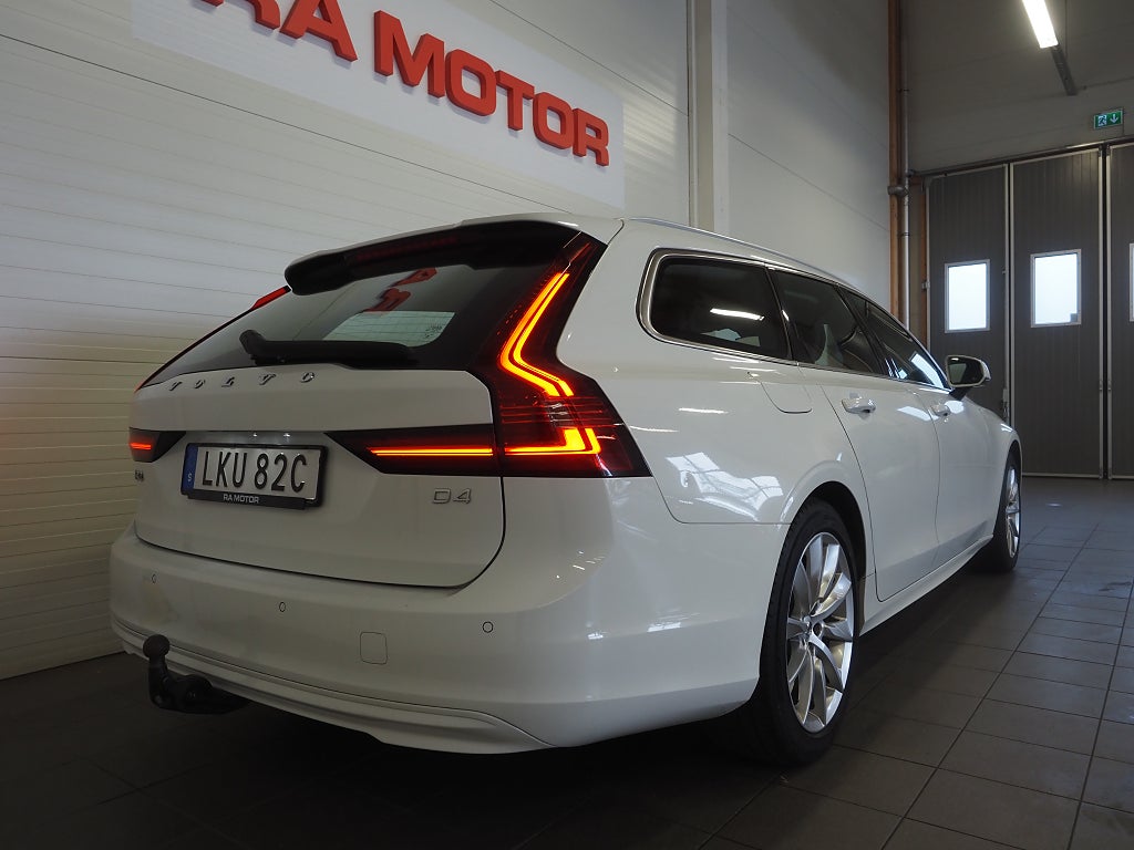 Volvo V90 D4 Geartronic Momentum Advanced Edition Drag Navi VOC 2021