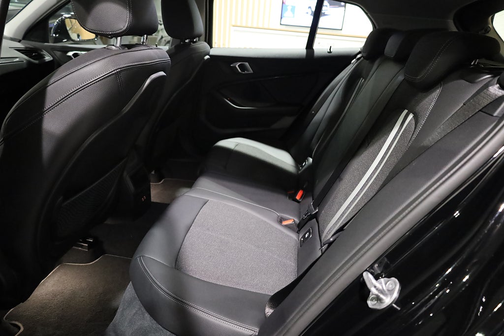 BMW 118I Sport line Navi PDC CarPlay Leasbar 2022