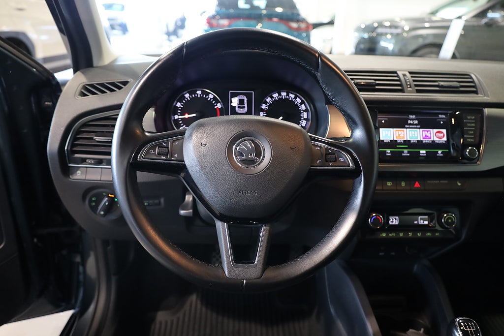 Skoda Fabia 1.2 TSI Style M-Värme CarPlay PDC Blåtand 2017