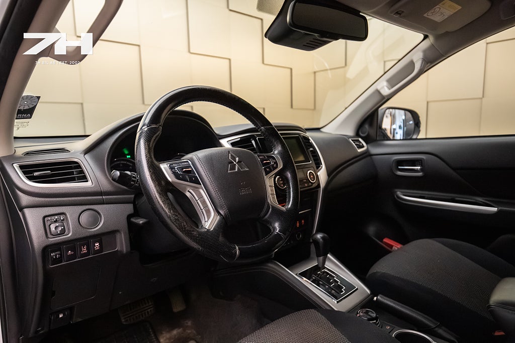 Mitsubishi L200 Dubbelhytt 2.2 Di-D 4WD Moms / Kåpa / Drag / 360 / Värm