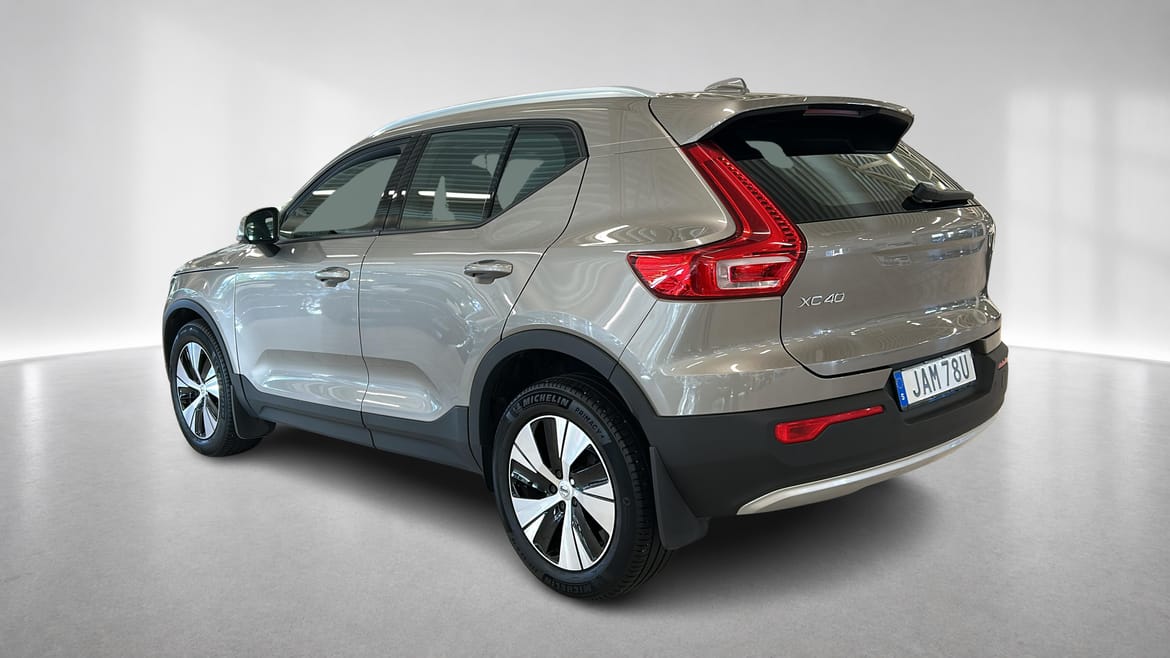 Volvo XC40 T2 FWD Momentum Advanced 2022, photo 2/10