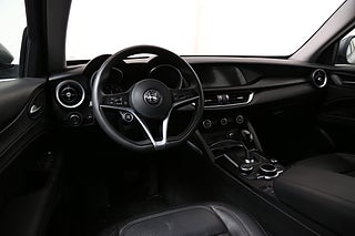 SUV Alfa Romeo Stelvio 10 av 27
