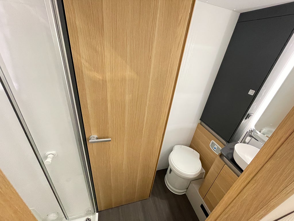 Adria Coral Axess 670 SL /Automat140hk/Elpatron/B-körkort - Adria