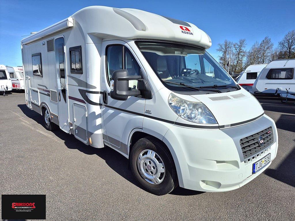 Adria Coral 670 SLT *Ugn *Långbädd*Toa bak