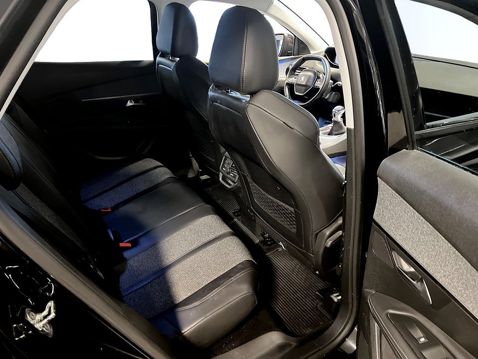 Bild på Peugeot 3008 Allure 1.2 PT 130hk - DRAG, BACKSENSORER