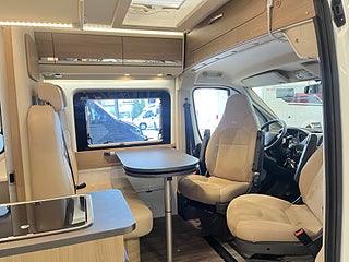 Husbil-halvintegrerad Adria TWIN 600 SP AXESS 10 av 25