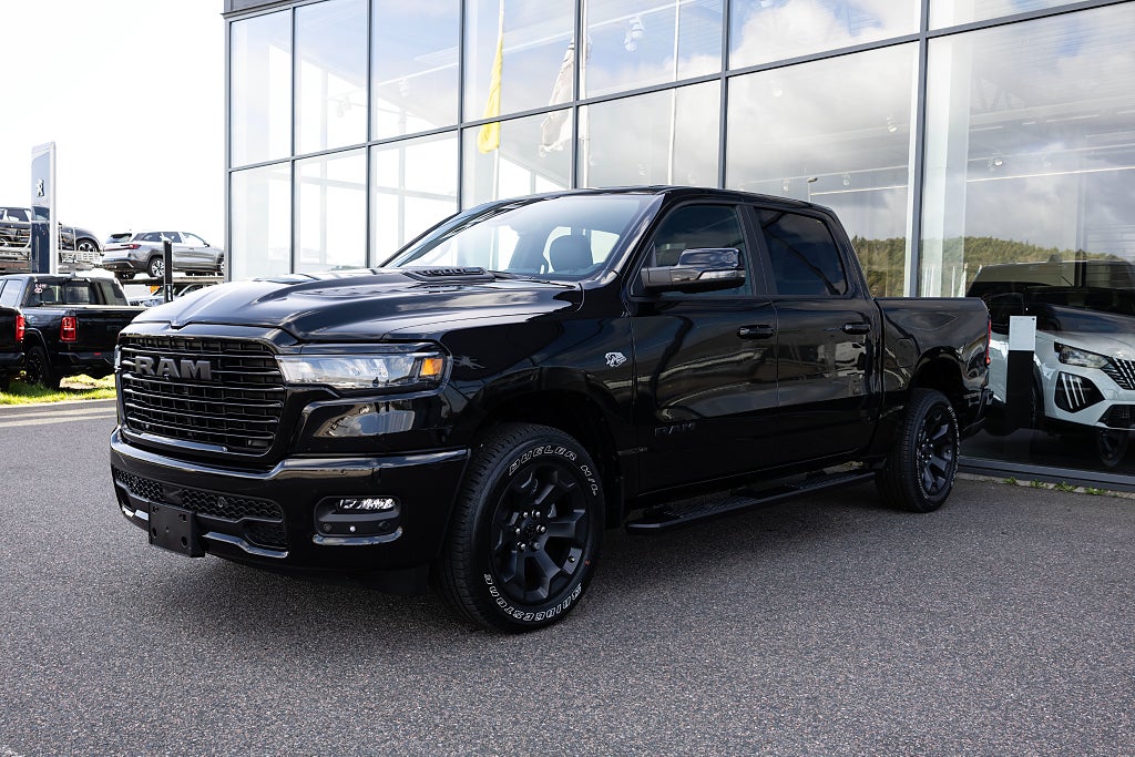 Dodge RAM 1500 5.7 HEMI V8 Night Edition 401 HK Panorama OMG LEV!