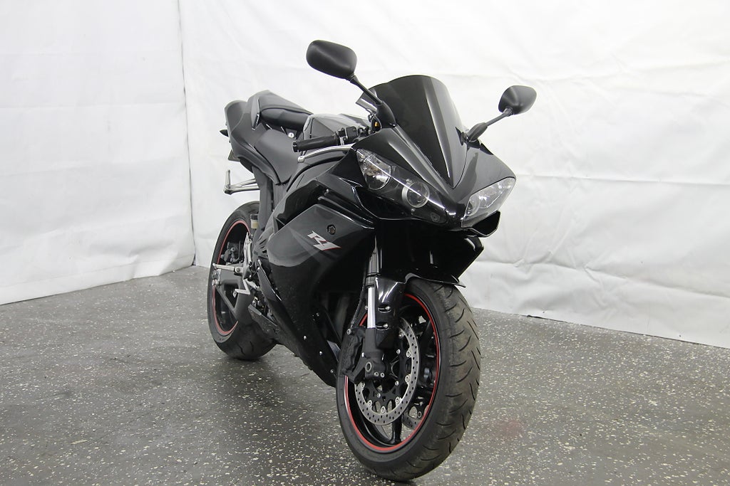 Yamaha R1 NYBES LÅGMIL
