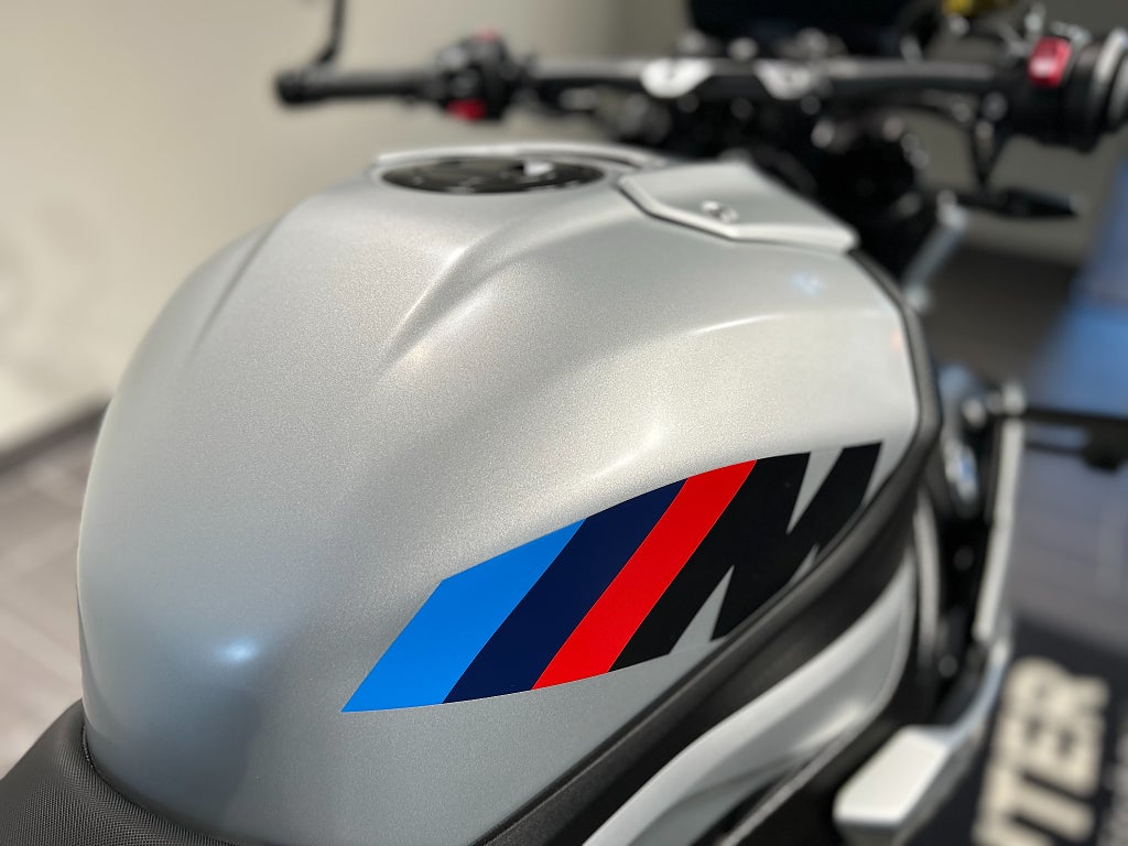 BMW M1000R