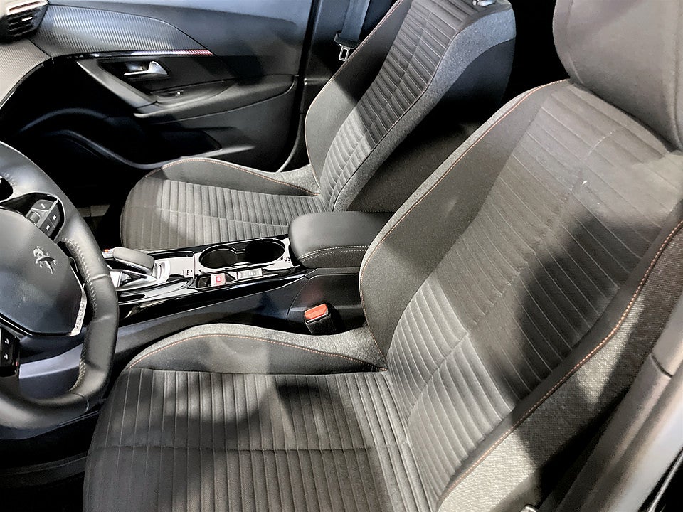 Bild på Peugeot E-2008 Active 136hk Aut BACKSENSORER FARTHÅLLARE