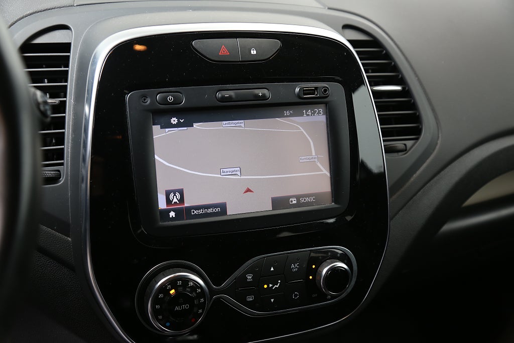 Renault Captur TCe 90hk Intens PDC Keyless Kamera Navi Dragkrok 2019