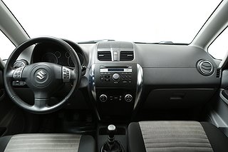 Halvkombi Suzuki SX4 18 av 23