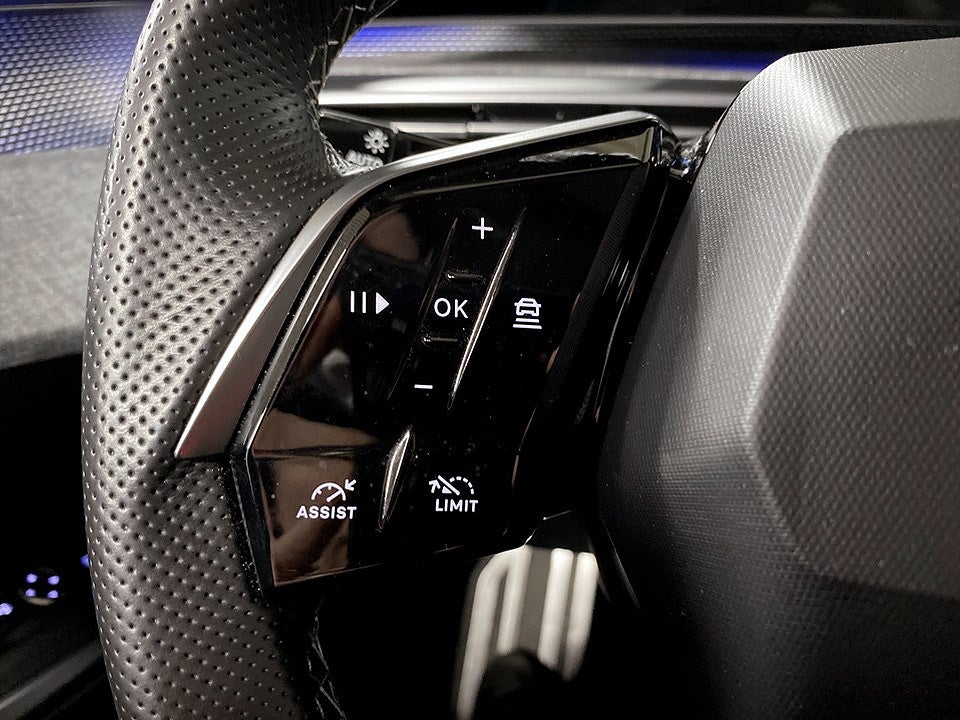 Bild på Peugeot E-3008 GT Ultimate 85kWh 214hk Aut - PANO, FOCAL