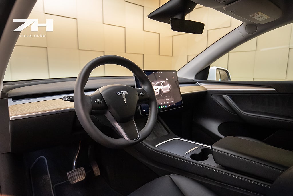 Tesla Model Y Long Range AWD Long Range / Ryzen™ / Pano / Värmepump