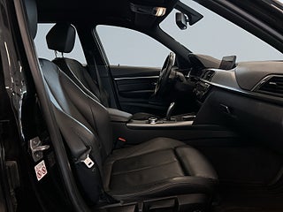 BMW 330i Touring M Sport S&V-hjul/Navi/Skinn/Farthållare/Drag