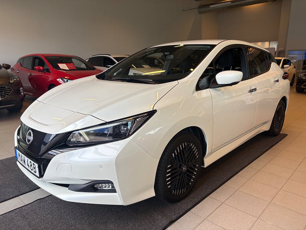 Nissan Leaf 39KWH N-Connecta 360 navi 3,99 Ränta!