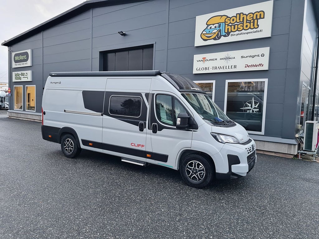 Sunlight Cliff X 640 långbäddar, automat, skylight, solcell