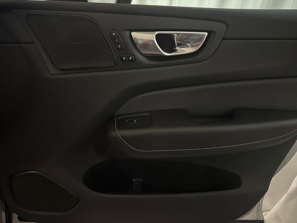 Volvo XC60 Recharge T8 AWD R-Design Adap-fart Drag Navi H/K Pano bild 19