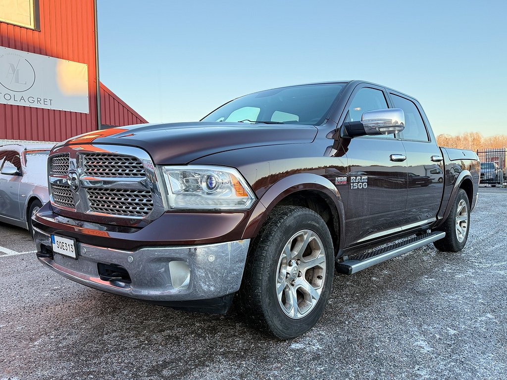 RAM 1500 Crew Cab  5.7 V8 HEMI 4x4 TorqueFlite Laramie 395hk