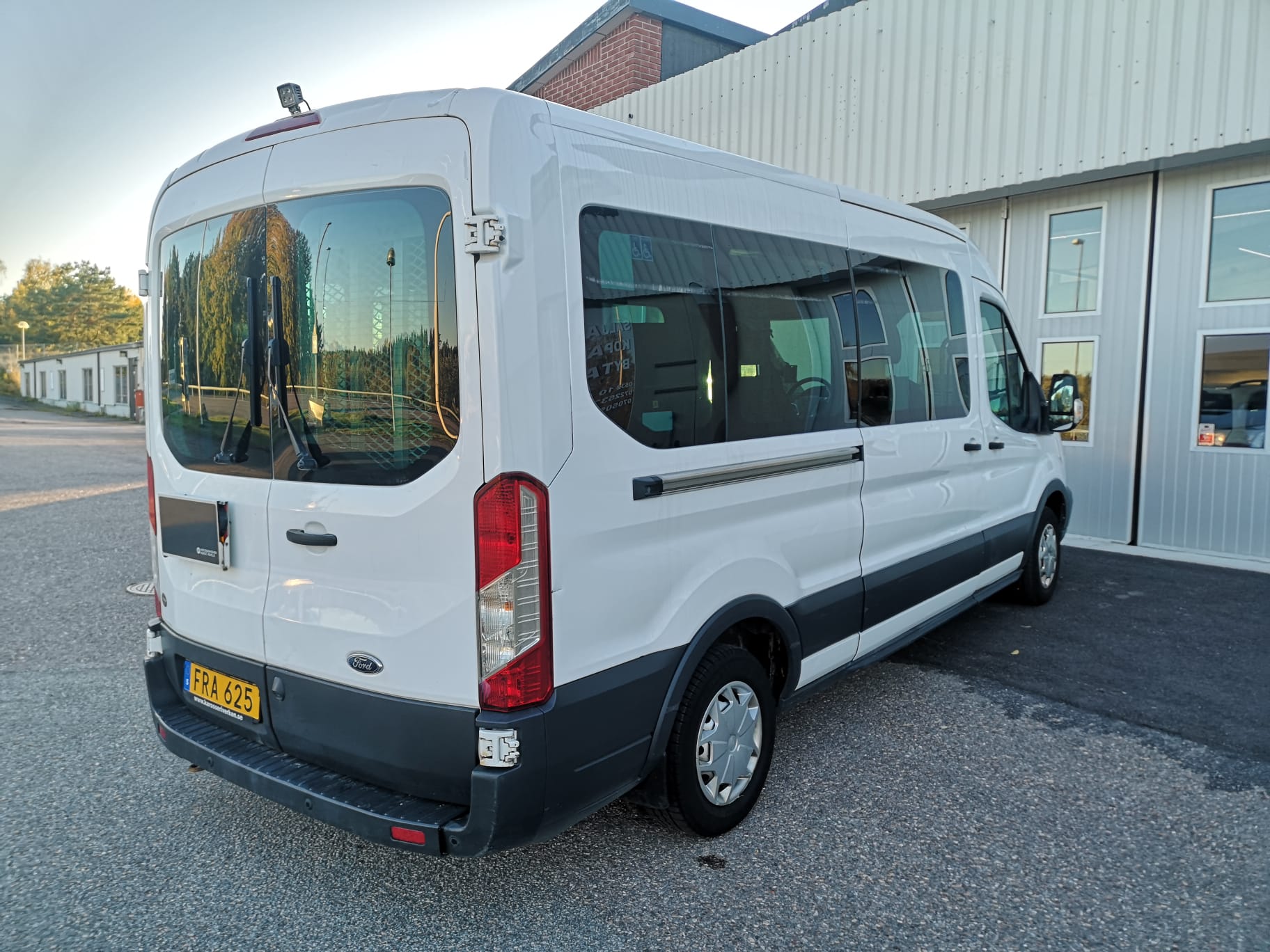 Ford Transit 350 Kombi 2.2 TDCi 125hk 2015, bild 6/51