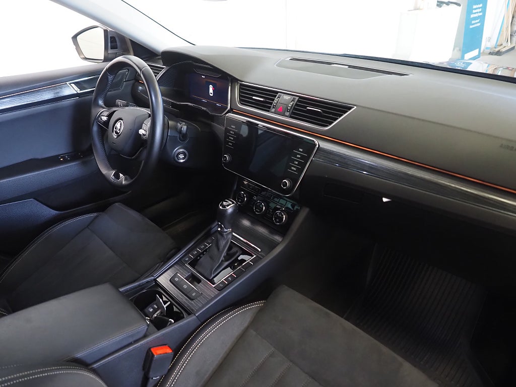Skoda Superb iV 1.4 TSI iV 218hk Style | Drag | Värmare | Cockpit | 2023