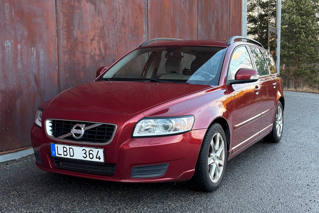 Volvo V50 D2 Kinetic 115hk Lågmil Dragkrok Kamrem bytt 