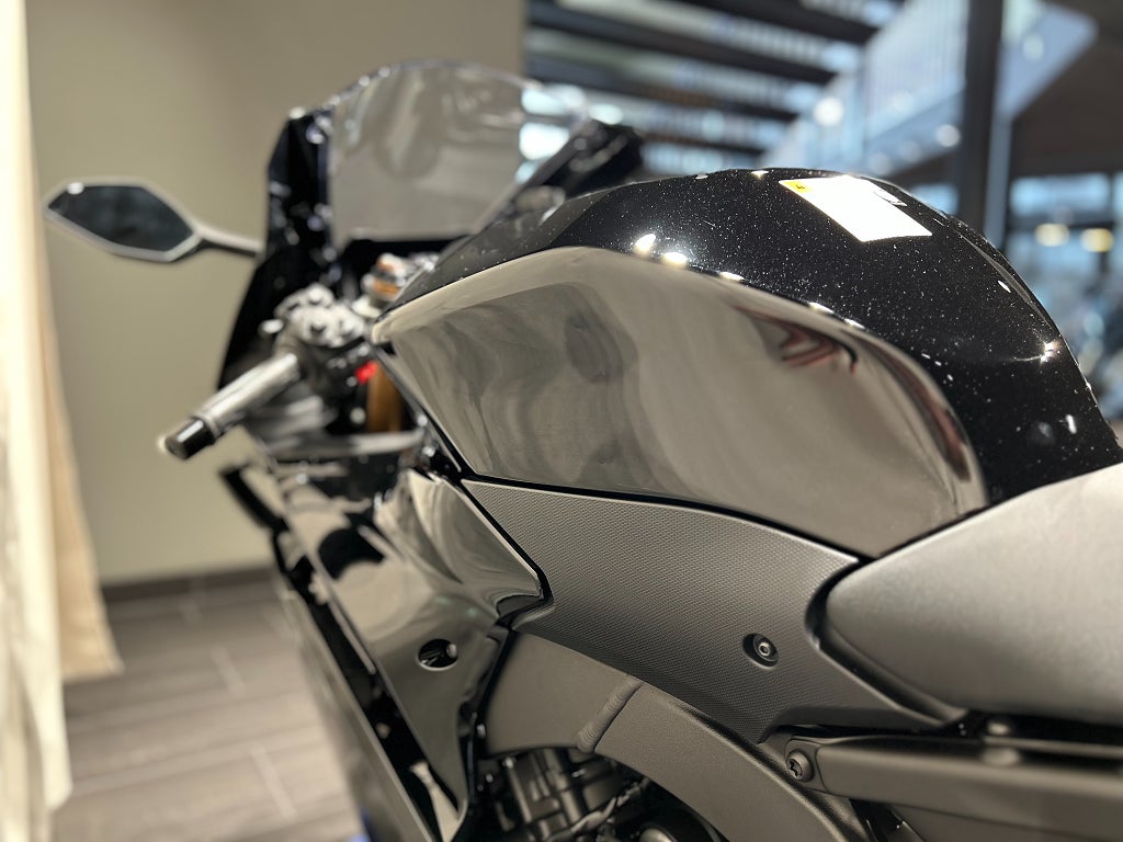 Yamaha R9 / Ny 2026 / Tech Black / Snart omgående leverans!