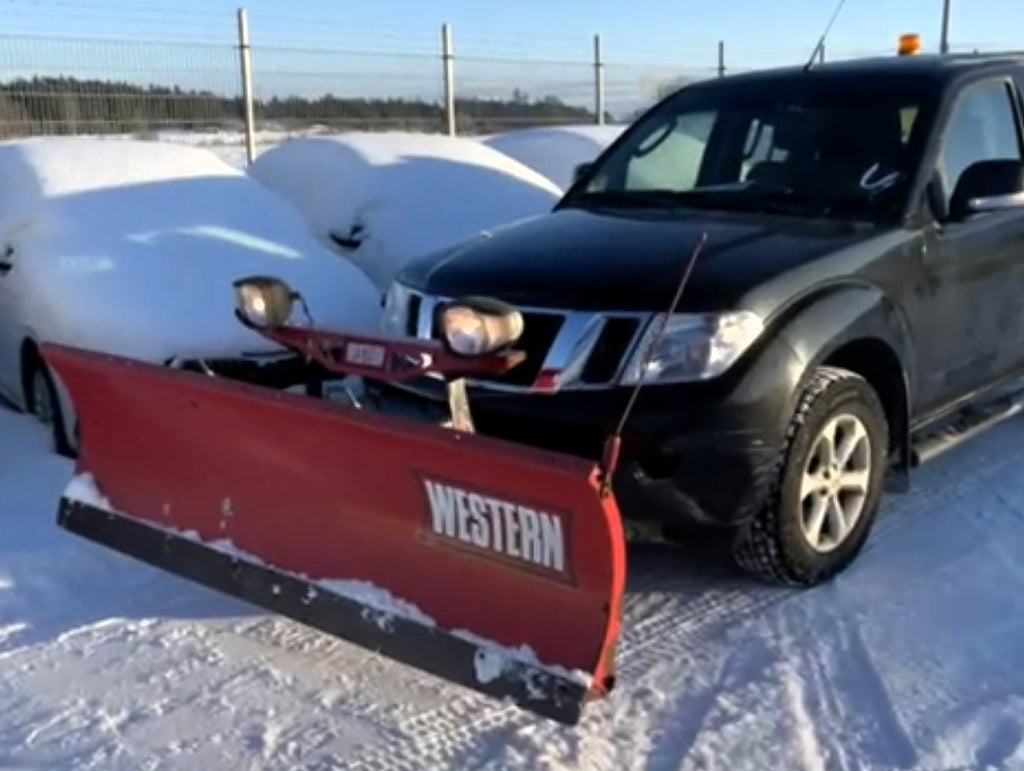Nissan Navara D-cab 2.5 dCi 4x4 PLOGBIL