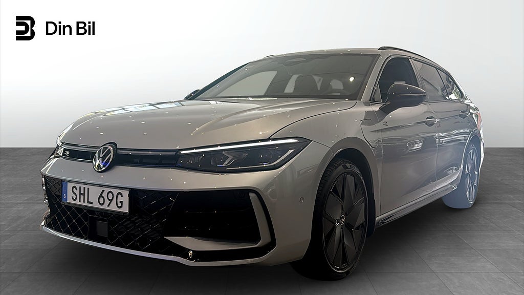 Volkswagen Passat eHYBRID 272 hk DSG R-Line Drag/Panorama/Värmare